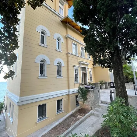 Opulence Luxury - Private Access To In Apartman Abbázia
